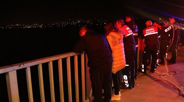 Önce taksiden atladı sonra köprüden suya atladı
