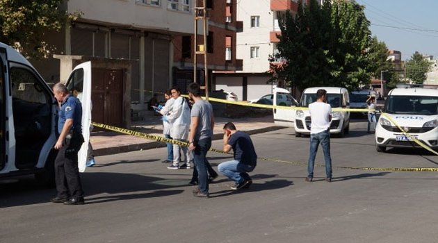 Önce tartıştığı karısını sonra kendini vurdu