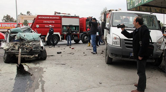 Önce yayaya sonra kamyonete çarpan sürücü öldü