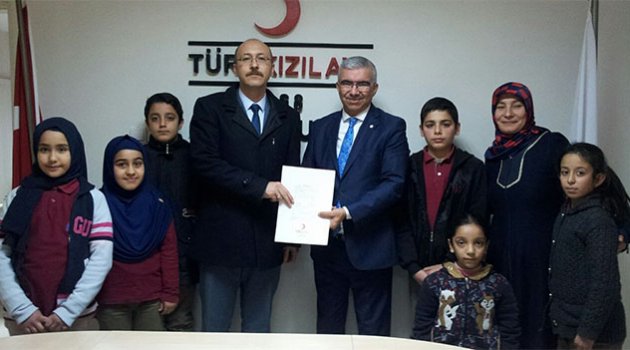 Ortaokul öğrencileri, haçlıklarını Halep için bağışladı