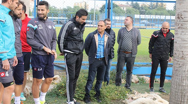Osman Özköylü için kurban kesildi