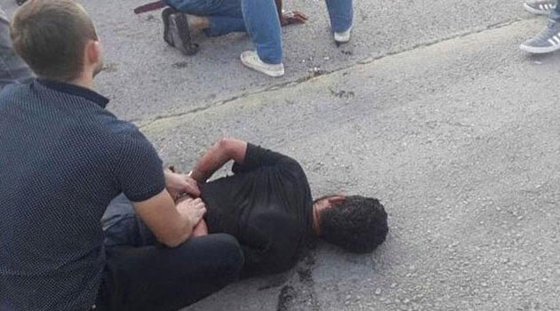 Otobüs bekleyenlere bıçakla saldırdı! 2 ölü 2 yaralı