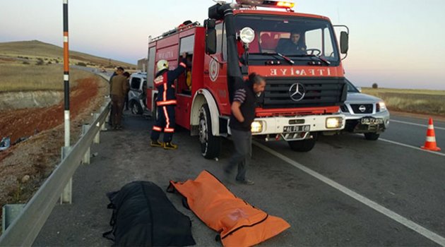 Otobüs ile hafif ticari araç çarpıştı ölü ve yaralılar var