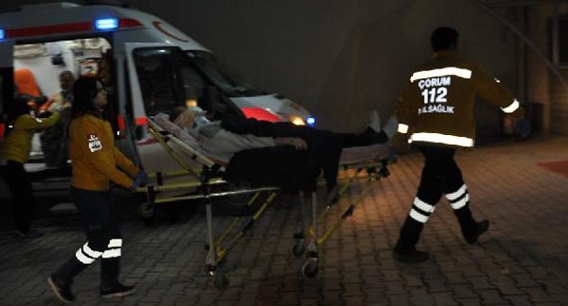 Otobüs, kamyona arkadan çarptı : 9 yaralı