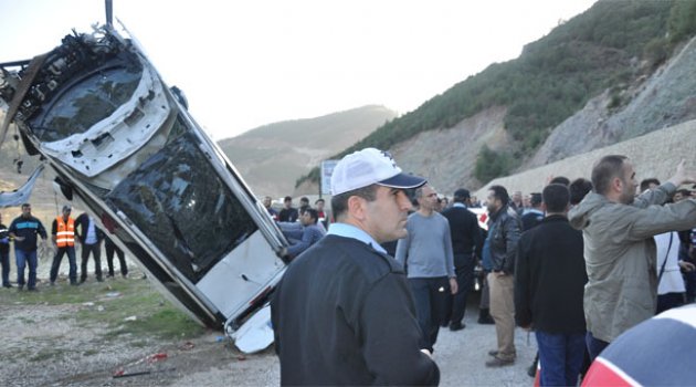 Otomobil Baraj Gölüne Uçtu: 2 Ölü