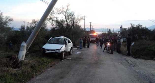 Otomobil elektrik direğine çarptı: 1'i ağır 5 yaralı