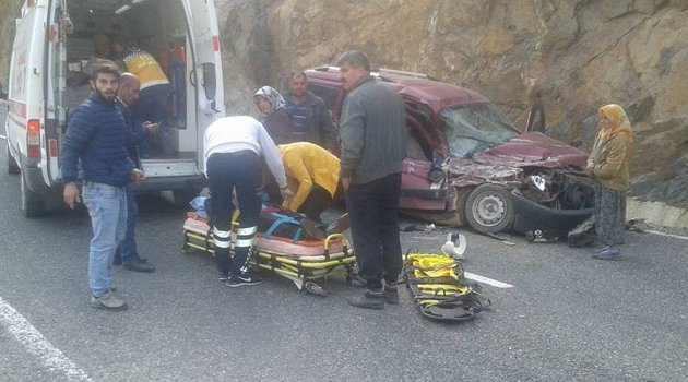 Otomobil ile kamyon çarpıştı! 4 yaralı var