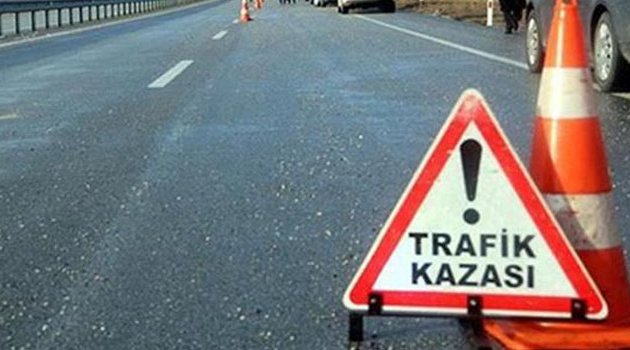 Otomobil ile kamyonet çarpıştı!