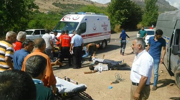 Otomobil ile minibüs çarpıştı: 3 yaralı