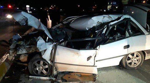 Otomobil kamyona çarptı! 1 ölü 1 yaralı