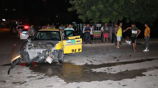 Otomobil kanala düştü! Yaralılar var