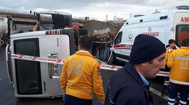 Otomobil minibüse çarptı! 1 ölü, 6 yaralı