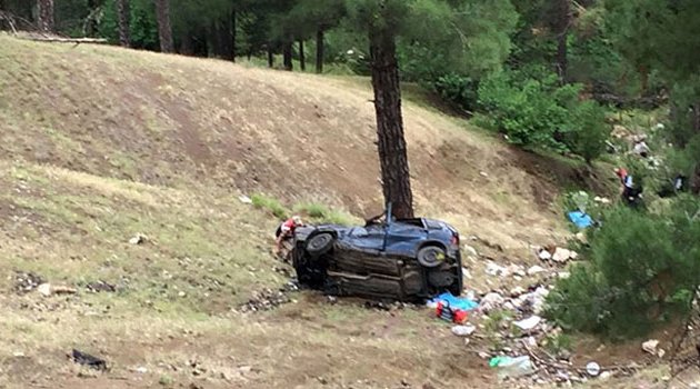 Otomobil şarampole devrildi! Ölü ve yaralılar var