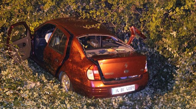 Otomobil tıra çarptı! 2 ölü 3 yaralı