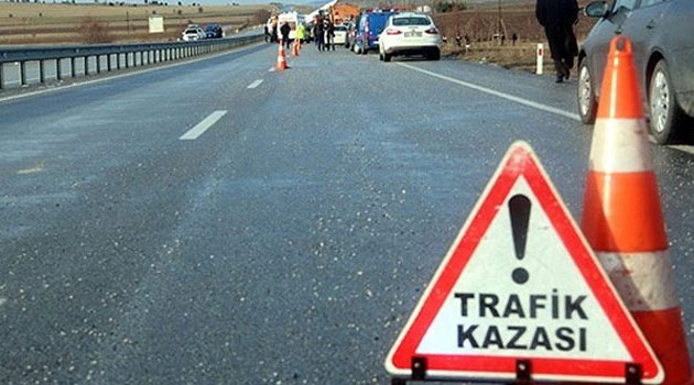 Otomobil ve kamyon çarpıştı! 2 ölü, 1 yaralı