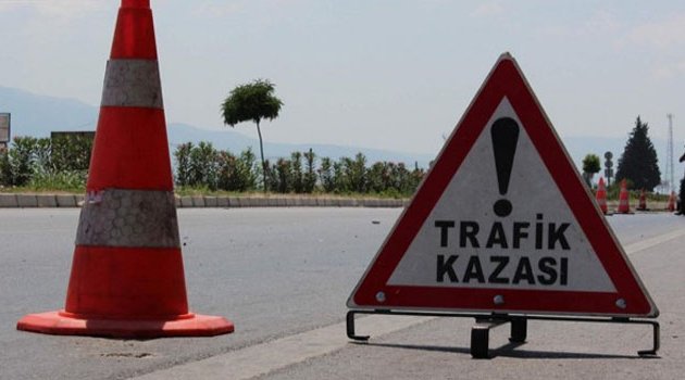 Otomobil ve kamyonet çarpıştı! 2 ölü