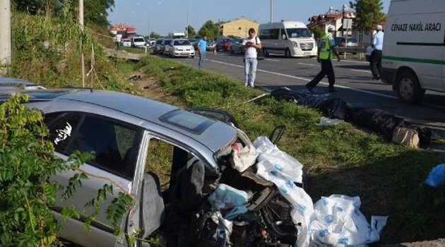 Otomobil yağmur suyu kanalına düştü: 4 öldü