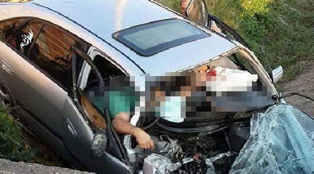 Otomobil yağmur suyu kanalına düştü: 4 ölü