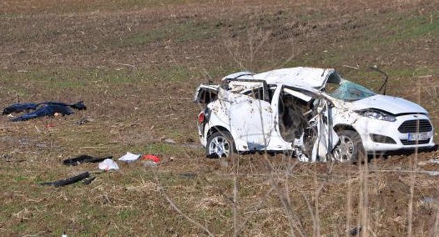 Otomobil yoldan çıkıp takla attı: 2 ölü, 2 ağır yaralı