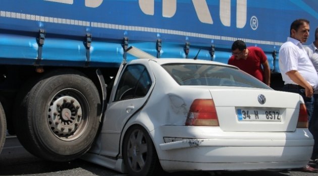 Otomobili ile TIR’ın altına girdi burnu bile kanamadan kurtuldu