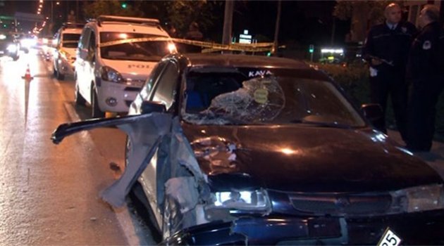 Otomobilin çarptığı adam yüz metre savruldu!