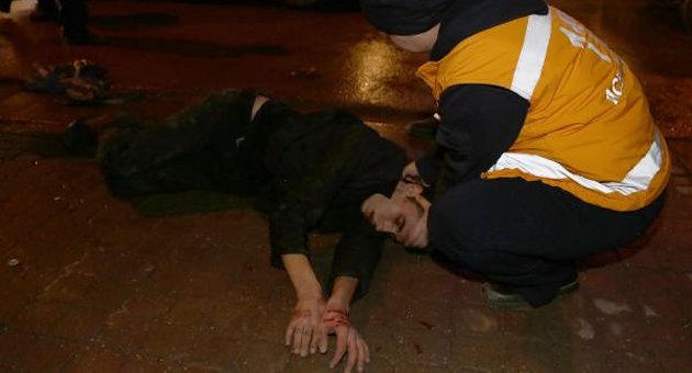 Kendisine çarpan aracın üzerinde 1 kilometre gitti