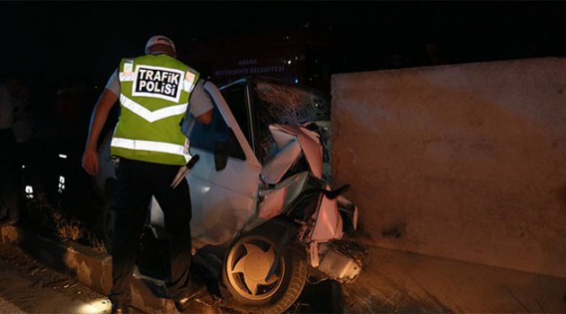 Otomobilin hâkimiyetini kaybetti bariyerlere çarptı
