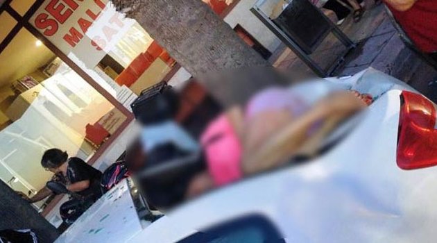 Otomobilin üzerine düşen kadın öldü