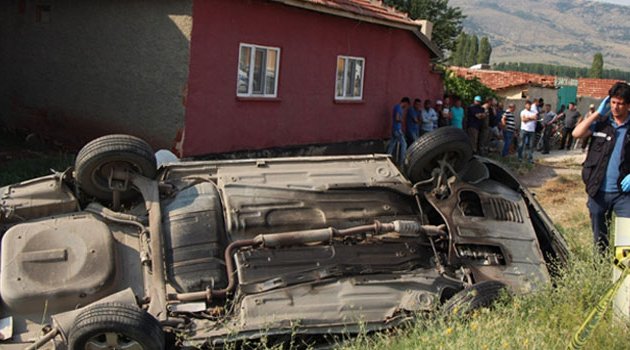 Otomobille kamyon çarpıştı! 2 ölü 2 yaralı