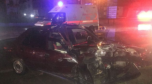 Otomobiller çarpıştı! 1’i ağır 3 yaralı