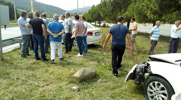 Otomobiller çarpıştı! 1 ölü 2 yaralı