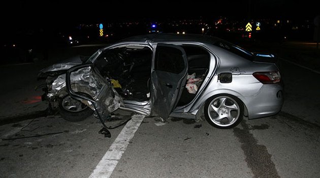 Otomobiller çarpıştı! 1 ölü 3 yaralı
