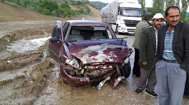 Otomobiller çarpıştı! 2 ölü 3 yaralı