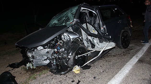 Otomobiller çarpıştı! 3 ölü 2 yaralı