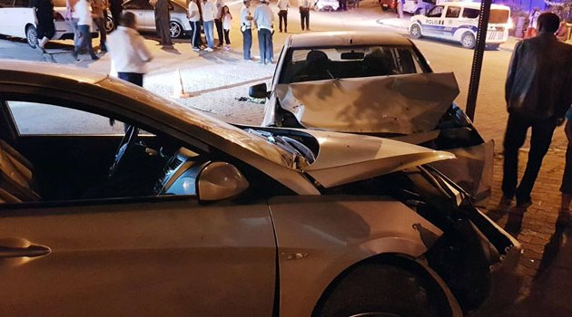 Otomobiller çarpıştı! Ölü ve yaralılar var