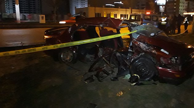 Otomobiller kafa kafaya çarpıştı! 2 ölü 2 yaralı