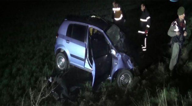 Otomobiller kafa kafaya çarpıştı: 5 ölü