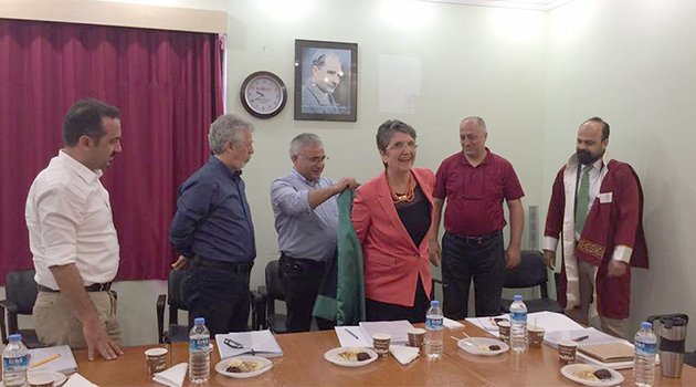 Özcengiz doktora tezini tamamladı