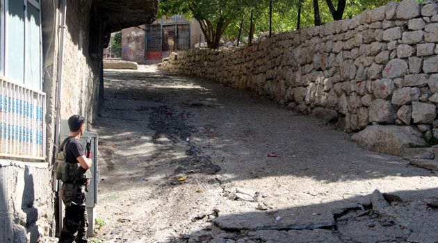 'Özerklik' açıklaması operasyonu: 3 gözaltı