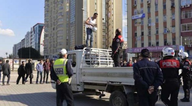 Özgecan için kolunu dağladı