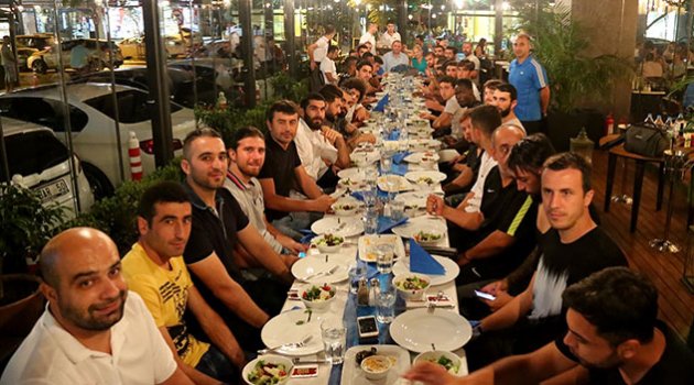 Özülkü'den Adana Demirspor’a yemek