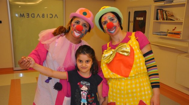 Palyaço hemşireler iş başında
