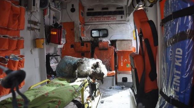 Panzere atılan molotof, ambulansı yaktı