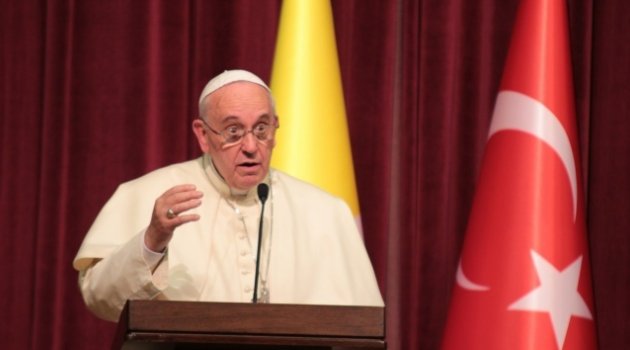 Papa'dan 'Trump' açıklaması: 'Bekleyip görelim'
