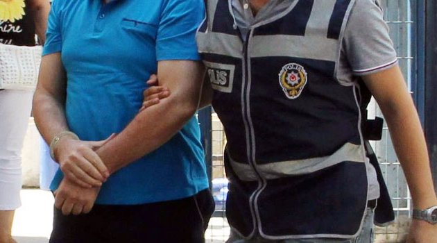 Park halindeki araçların lastiğini kesen şahıslar yakalandı
