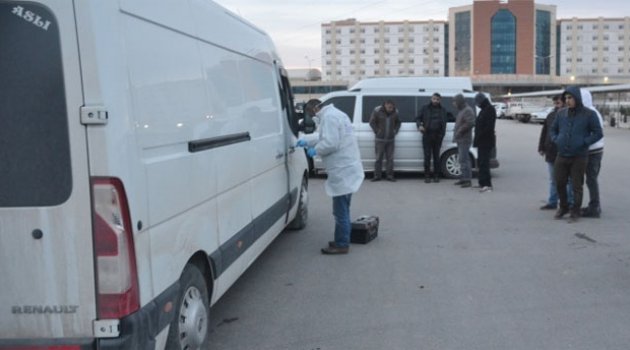 Park halindeki araçtan 2 bin 500 TL çaldı