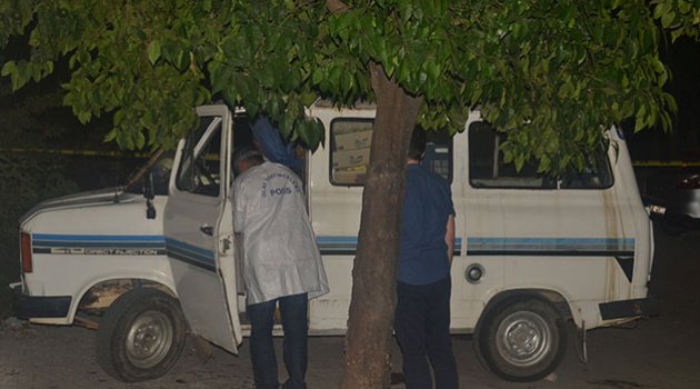 Pazarcı minibüsünde ölü bulundu