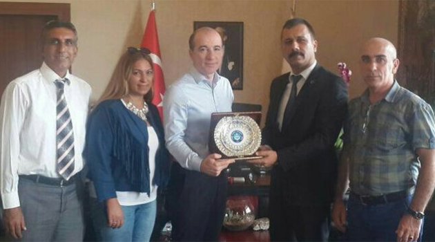 Pekar’a, Yerel Hizmet-Sen’den plaket