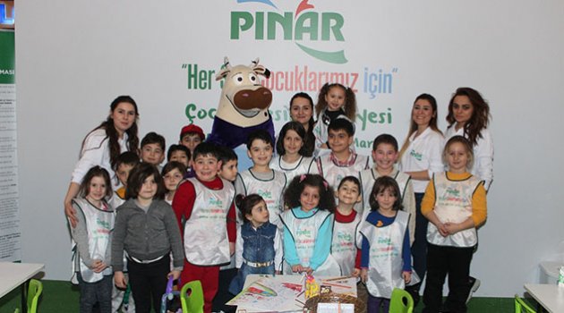 Pınar, resim yapmayı il il gezerek sevdiriyor