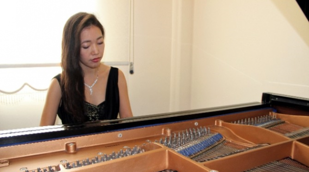 Piyanist Japon Gelin Hiroko Konser Vermeye Hazırlanıyor